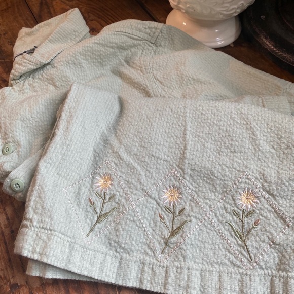 Light green flower embroidered short sleeved - Picture 2 of 3